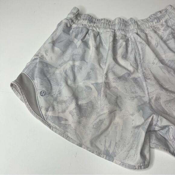 Lululemon Hotty Hot Short Long 4" White Tropical Shadow Starlight - Picture 5 of 6